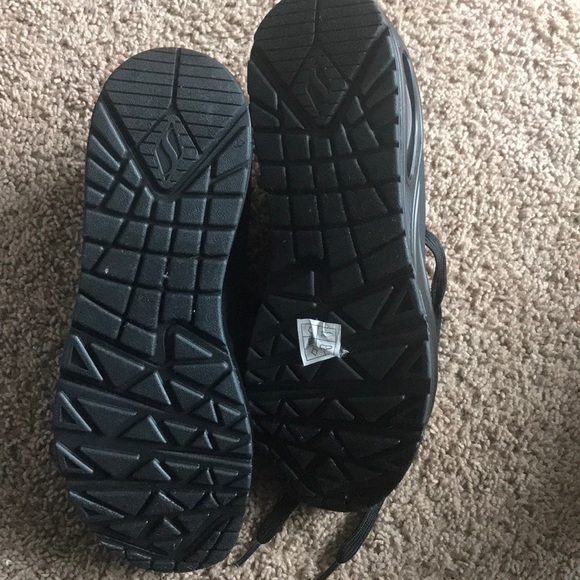 sketcher gym shoe - Picture 2 of 4